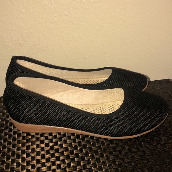 NWOT adorable 1 inch flats - Picture 5 of 10
